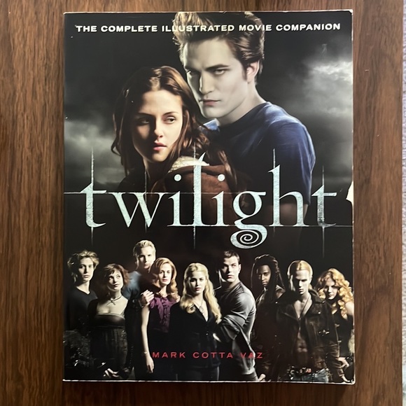 Twilight saga movie companion - Picture 1 of 3